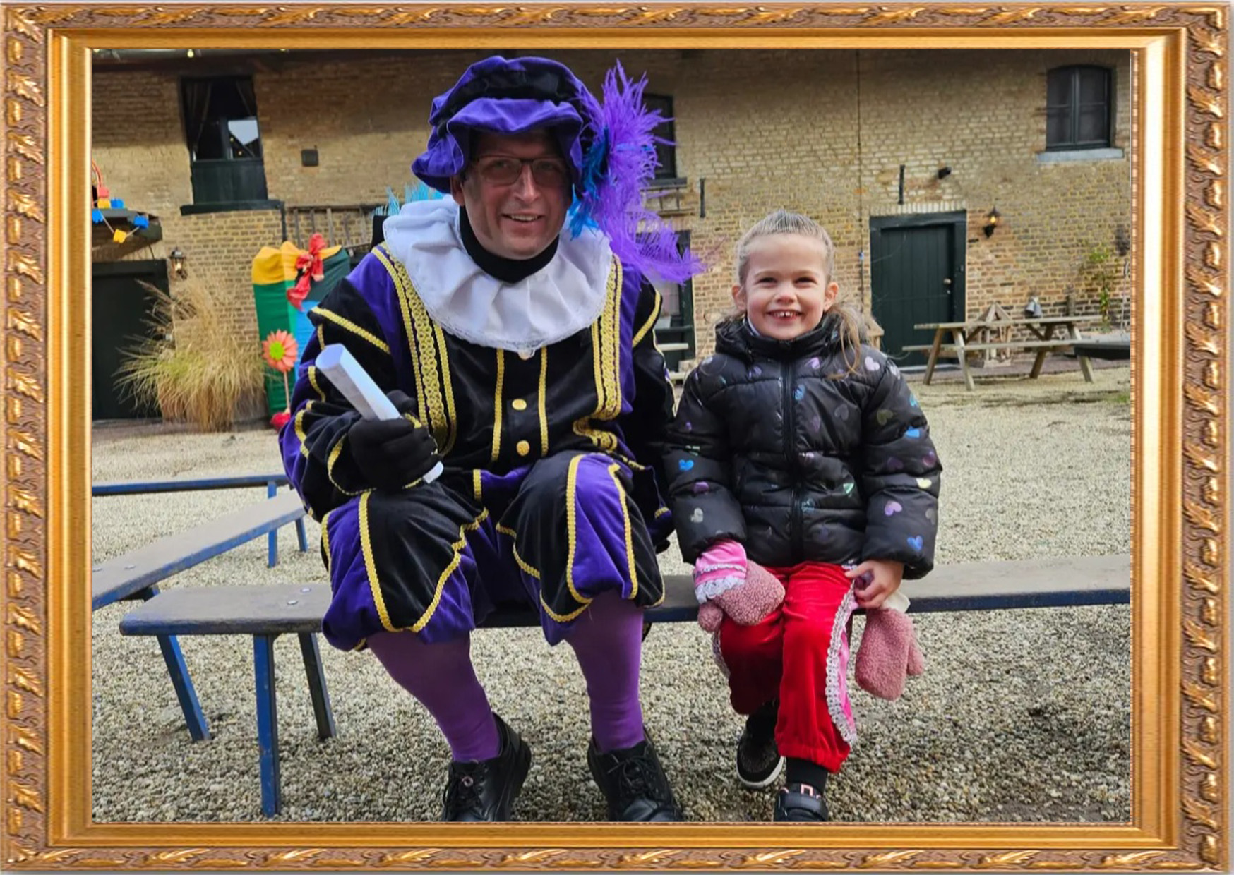 Met-piet-op-een-bankje-met-lijst